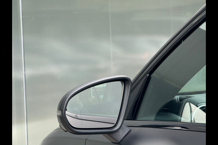 Mercedes-Benz A-Klasse 250 e AMG Line Pano|Memory|Sfeer|360cam|Dealer Onderhoude