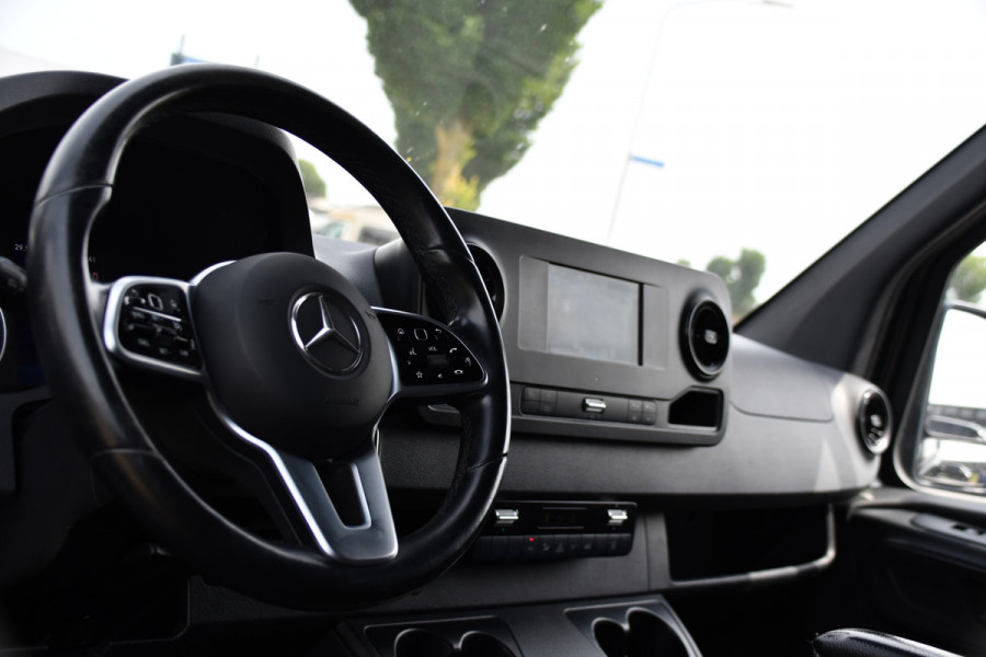 Mercedes-Benz Sprinter 317 1.9 CDI L2H2 RWD Black Edition Camera, Cruise, Carplay, LED, 170pk, Automaat, Stoelverwarming, Standkachel, Mbux, Leder, Uniek!