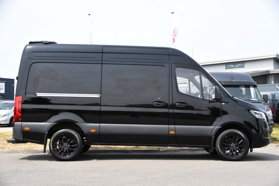 Mercedes-Benz Sprinter 317 1.9 CDI L2H2 RWD Black Edition Camera, Cruise, Carplay, LED, 170pk, Automaat, Stoelverwarming, Standkachel, Mbux, Leder, Uniek!