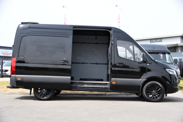 Mercedes-Benz Sprinter 317 1.9 CDI L2H2 RWD Black Edition Camera, Cruise, Carplay, LED, 170pk, Automaat, Stoelverwarming, Standkachel, Mbux, Leder, Uniek!