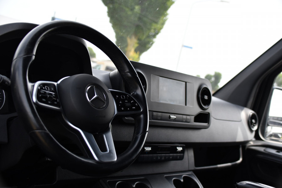 Mercedes-Benz Sprinter 317 1.9 CDI L2H2 RWD Black Edition Camera, Cruise, Carplay, LED, 170pk, Automaat, Stoelverwarming, Standkachel, Mbux, Leder, Uniek!