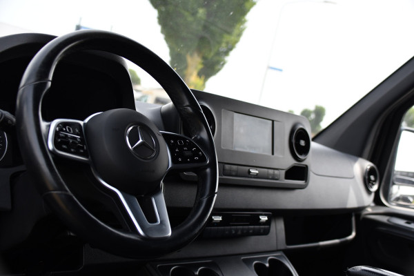 Mercedes-Benz Sprinter 317 1.9 CDI L2H2 RWD Black Edition Camera, Cruise, Carplay, LED, 170pk, Automaat, Stoelverwarming, Standkachel, Mbux, Leder, Uniek!