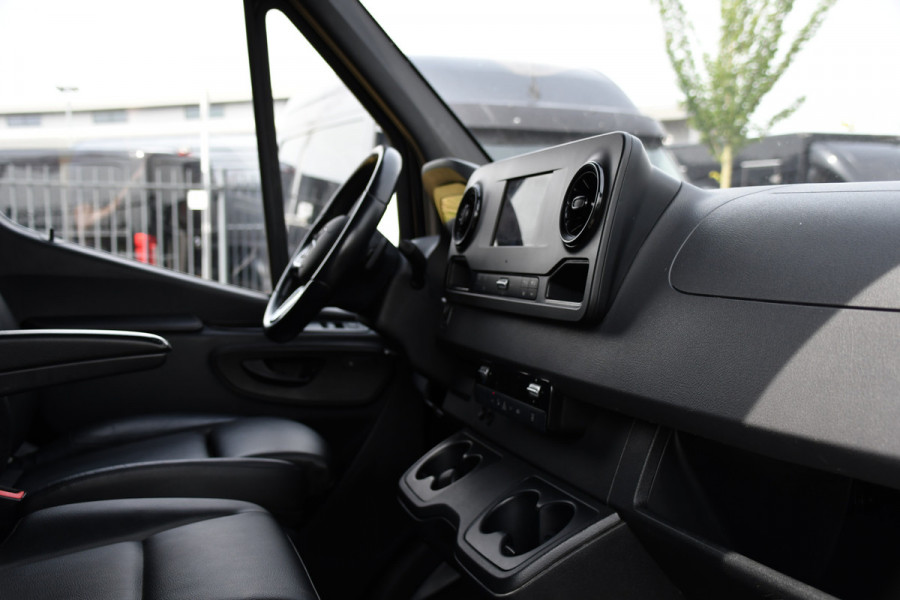 Mercedes-Benz Sprinter 317 1.9 CDI L2H2 RWD Black Edition Camera, Cruise, Carplay, LED, 170pk, Automaat, Stoelverwarming, Standkachel, Mbux, Leder, Uniek!