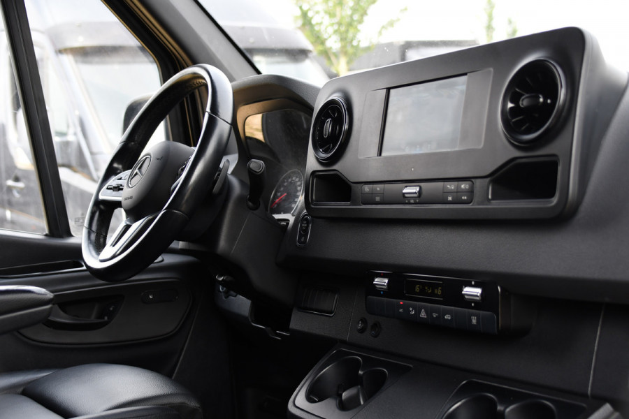 Mercedes-Benz Sprinter 317 1.9 CDI L2H2 RWD Black Edition Camera, Cruise, Carplay, LED, 170pk, Automaat, Stoelverwarming, Standkachel, Mbux, Leder, Uniek!