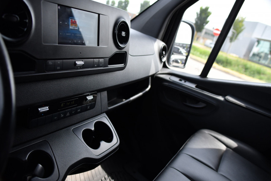 Mercedes-Benz Sprinter 317 1.9 CDI L2H2 RWD Black Edition Camera, Cruise, Carplay, LED, 170pk, Automaat, Stoelverwarming, Standkachel, Mbux, Leder, Uniek!