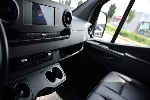 Mercedes-Benz Sprinter 317 1.9 CDI L2H2 RWD Black Edition Camera, Cruise, Carplay, LED, 170pk, Automaat, Stoelverwarming, Standkachel, Mbux, Leder, Uniek!