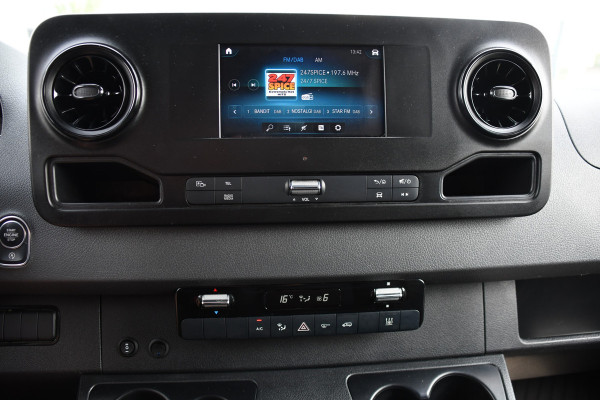 Mercedes-Benz Sprinter 317 1.9 CDI L2H2 RWD Black Edition Camera, Cruise, Carplay, LED, 170pk, Automaat, Stoelverwarming, Standkachel, Mbux, Leder, Uniek!