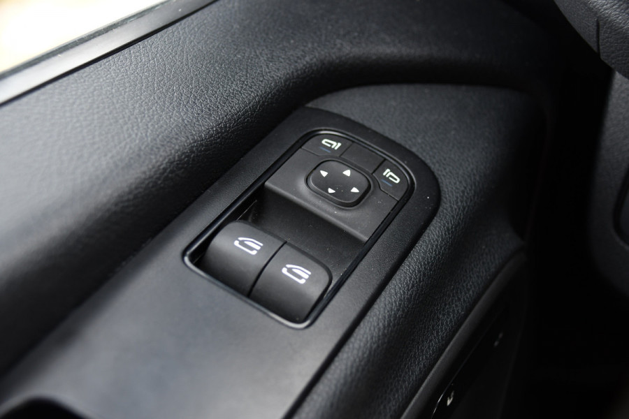 Mercedes-Benz Sprinter 317 1.9 CDI L2H2 RWD Black Edition Camera, Cruise, Carplay, LED, 170pk, Automaat, Stoelverwarming, Standkachel, Mbux, Leder, Uniek!