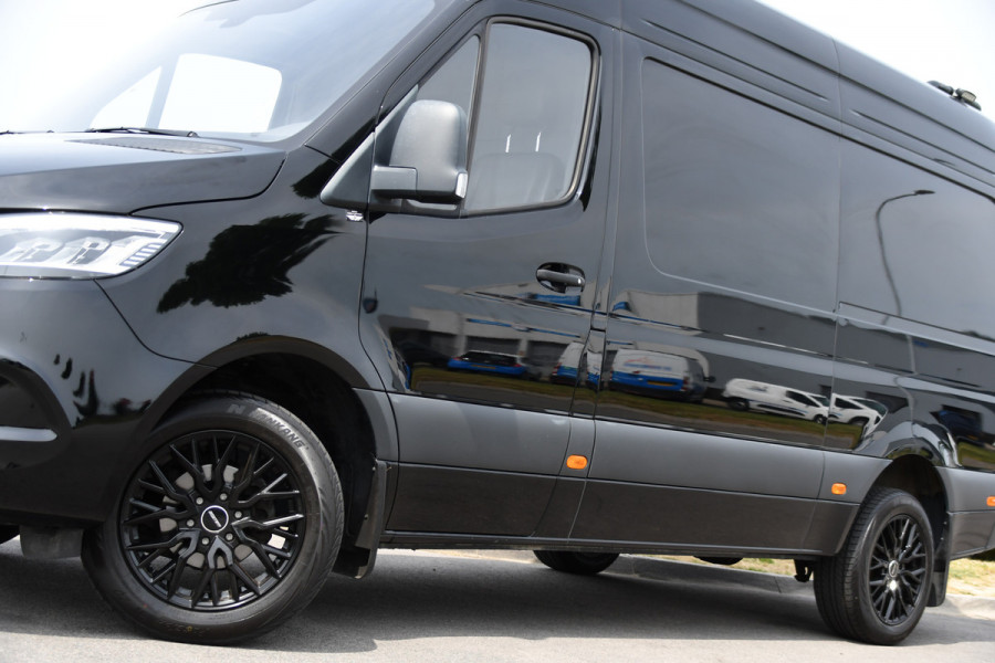 Mercedes-Benz Sprinter 317 1.9 CDI L2H2 RWD Black Edition Camera, Cruise, Carplay, LED, 170pk, Automaat, Stoelverwarming, Standkachel, Mbux, Leder, Uniek!
