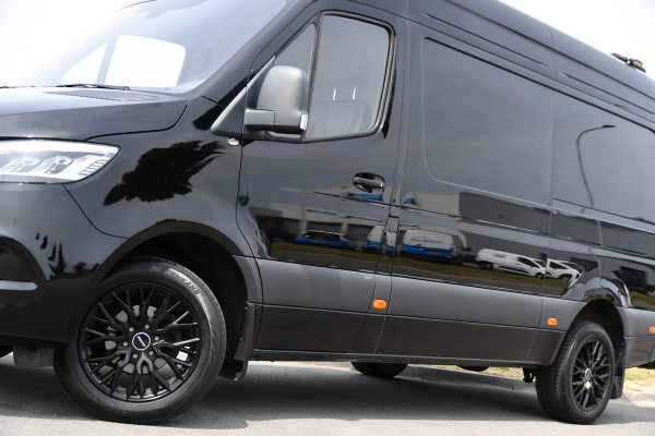 Mercedes-Benz Sprinter 317 1.9 CDI L2H2 RWD Black Edition Camera, Cruise, Carplay, LED, 170pk, Automaat, Stoelverwarming, Standkachel, Mbux, Leder, Uniek!