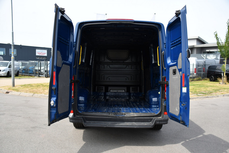 Volkswagen Crafter 35 2.0 TDI L3H2 PB Edition Cruise, Carplay, LED, Multimedia, Sensoren, Voorruit verwarming, 140pk, Automaat, Uniek!
