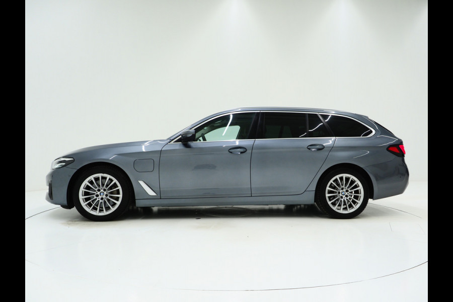 BMW 5 Serie Touring 530e | Panoramadak | Leder | Camera | Sfeerlicht | Keyless | Stoelverwarming | Cruise | Carplay