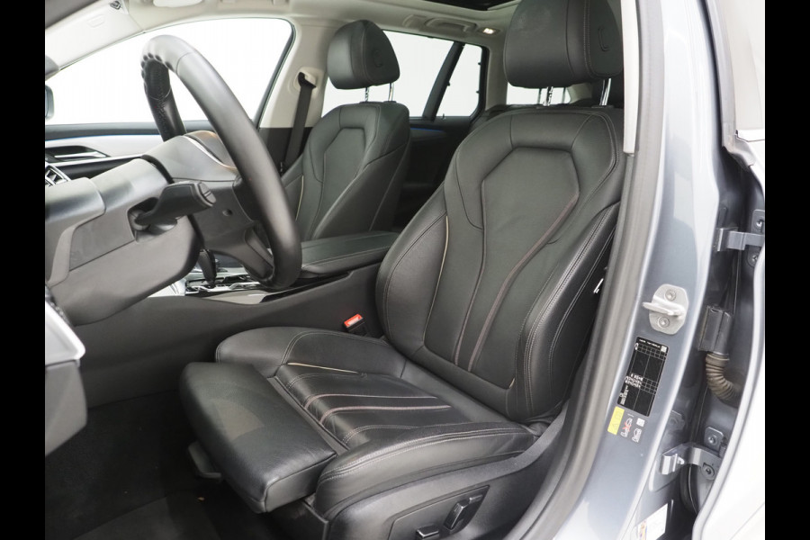 BMW 5 Serie Touring 530e | Panoramadak | Leder | Camera | Sfeerlicht | Keyless | Stoelverwarming | Cruise | Carplay