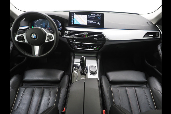 BMW 5 Serie Touring 530e | Panoramadak | Leder | Camera | Sfeerlicht | Keyless | Stoelverwarming | Cruise | Carplay
