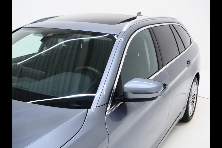 BMW 5 Serie Touring 530e | Panoramadak | Leder | Camera | Sfeerlicht | Keyless | Stoelverwarming | Cruise | Carplay