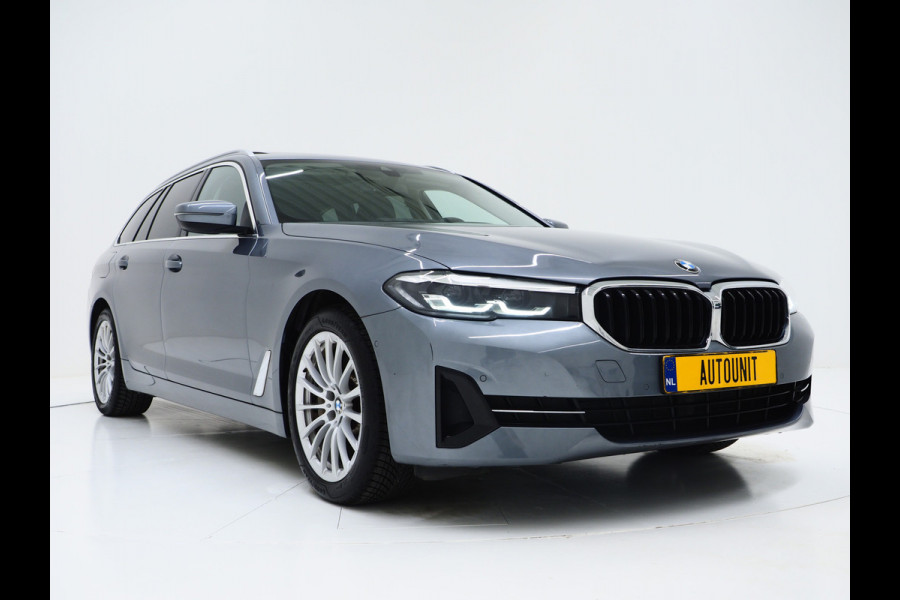 BMW 5 Serie Touring 530e | Panoramadak | Leder | Camera | Sfeerlicht | Keyless | Stoelverwarming | Cruise | Carplay