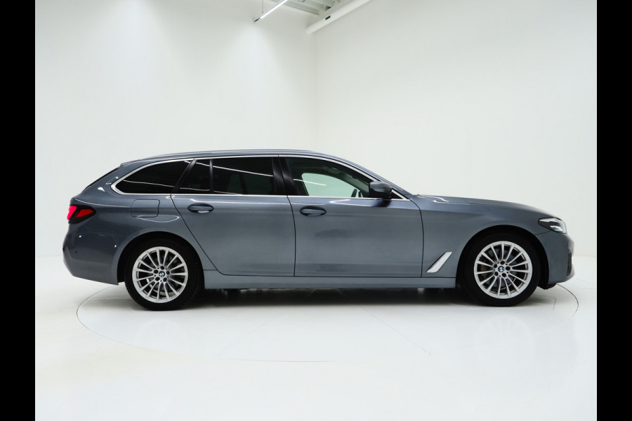 BMW 5 Serie Touring 530e | Panoramadak | Leder | Camera | Sfeerlicht | Keyless | Stoelverwarming | Cruise | Carplay