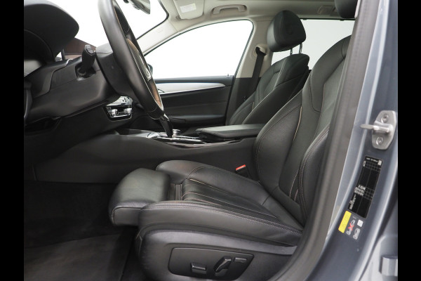 BMW 5 Serie Touring 530e | Panoramadak | Leder | Camera | Sfeerlicht | Keyless | Stoelverwarming | Cruise | Carplay