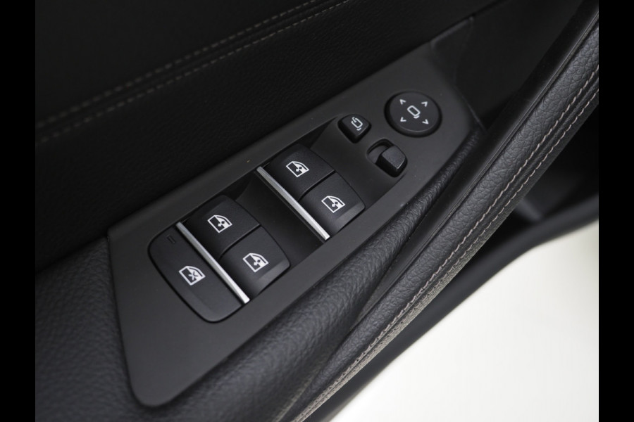 BMW 5 Serie Touring 530e | Panoramadak | Leder | Camera | Sfeerlicht | Keyless | Stoelverwarming | Cruise | Carplay