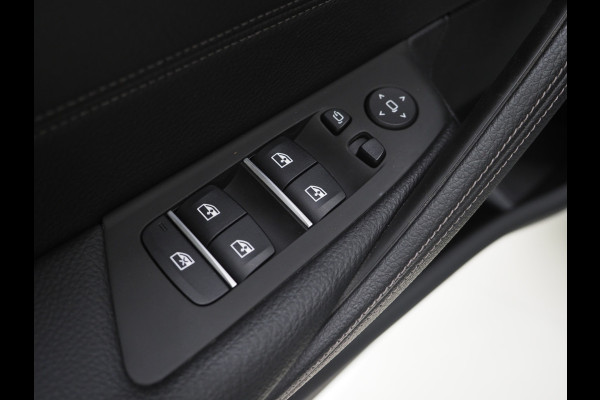 BMW 5 Serie Touring 530e | Panoramadak | Leder | Camera | Sfeerlicht | Keyless | Stoelverwarming | Cruise | Carplay