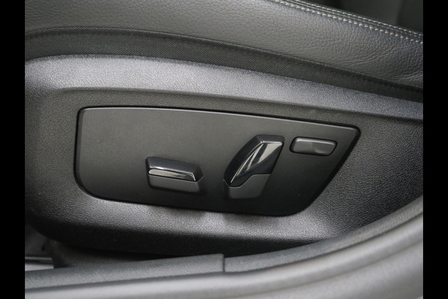 BMW 5 Serie Touring 530e | Panoramadak | Leder | Camera | Sfeerlicht | Keyless | Stoelverwarming | Cruise | Carplay