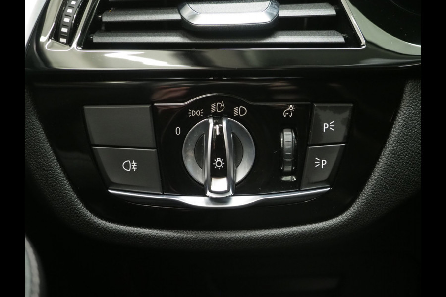 BMW 5 Serie Touring 530e | Panoramadak | Leder | Camera | Sfeerlicht | Keyless | Stoelverwarming | Cruise | Carplay