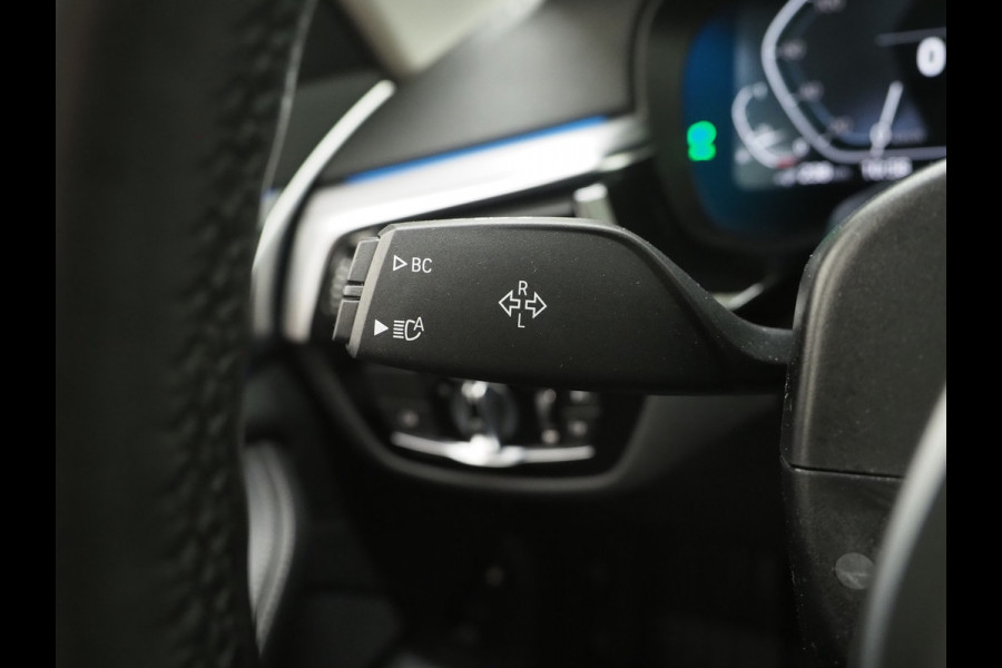 BMW 5 Serie Touring 530e | Panoramadak | Leder | Camera | Sfeerlicht | Keyless | Stoelverwarming | Cruise | Carplay