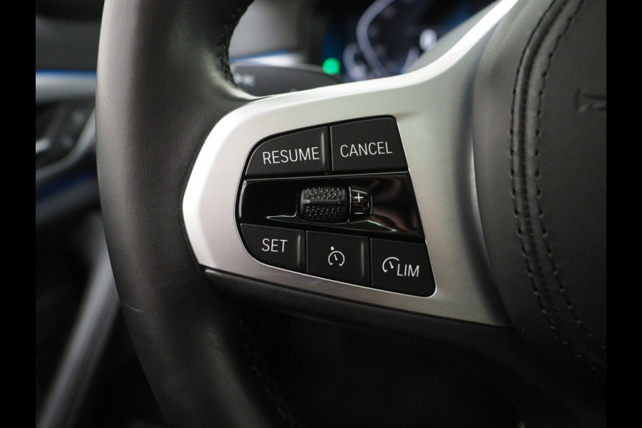 BMW 5 Serie Touring 530e | Panoramadak | Leder | Camera | Sfeerlicht | Keyless | Stoelverwarming | Cruise | Carplay