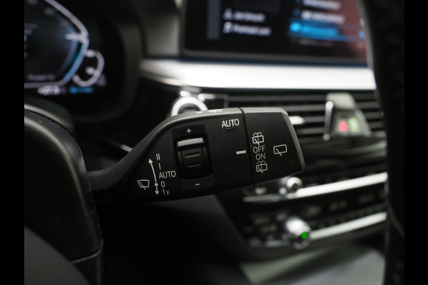 BMW 5 Serie Touring 530e | Panoramadak | Leder | Camera | Sfeerlicht | Keyless | Stoelverwarming | Cruise | Carplay