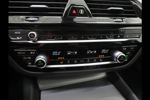 BMW 5 Serie Touring 530e | Panoramadak | Leder | Camera | Sfeerlicht | Keyless | Stoelverwarming | Cruise | Carplay