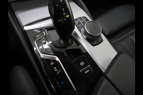BMW 5 Serie Touring 530e | Panoramadak | Leder | Camera | Sfeerlicht | Keyless | Stoelverwarming | Cruise | Carplay
