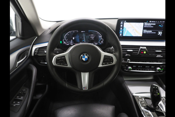 BMW 5 Serie Touring 530e | Panoramadak | Leder | Camera | Sfeerlicht | Keyless | Stoelverwarming | Cruise | Carplay