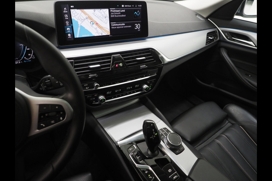 BMW 5 Serie Touring 530e | Panoramadak | Leder | Camera | Sfeerlicht | Keyless | Stoelverwarming | Cruise | Carplay