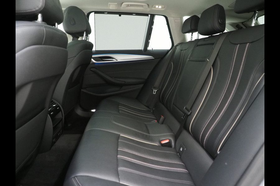 BMW 5 Serie Touring 530e | Panoramadak | Leder | Camera | Sfeerlicht | Keyless | Stoelverwarming | Cruise | Carplay