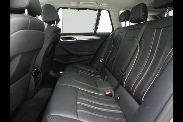 BMW 5 Serie Touring 530e | Panoramadak | Leder | Camera | Sfeerlicht | Keyless | Stoelverwarming | Cruise | Carplay