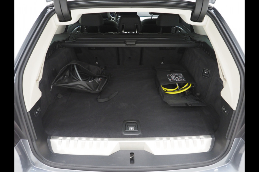 BMW 5 Serie Touring 530e | Panoramadak | Leder | Camera | Sfeerlicht | Keyless | Stoelverwarming | Cruise | Carplay