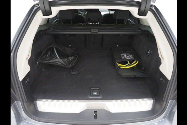 BMW 5 Serie Touring 530e | Panoramadak | Leder | Camera | Sfeerlicht | Keyless | Stoelverwarming | Cruise | Carplay