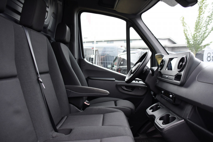 Mercedes-Benz Sprinter 315 1.9 CDI L2H2 RWD PB Edition Camera, Carplay, LED, 3500kg Trekhaak, Mbux, 150pk, Automaat, Clima, Stoelverwarming, Uniek!