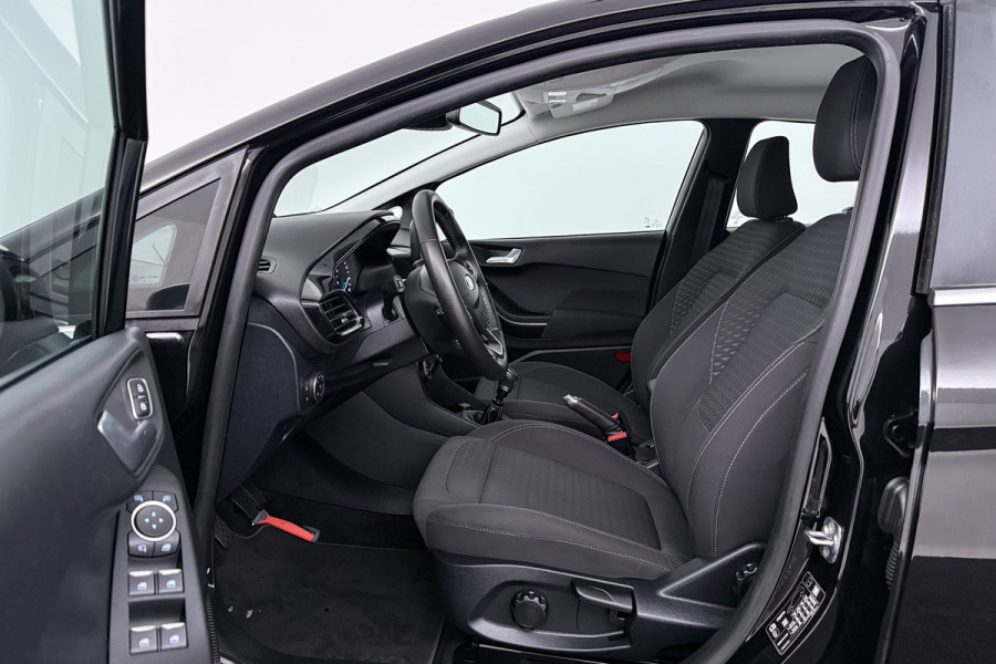 Ford Fiesta 1.0 EcoBoost Titanium (NAVIGATIE, CLIMA, PARKEERSENSOREN, 1e EIGENAAR, GOED ONDERHOUDEN)