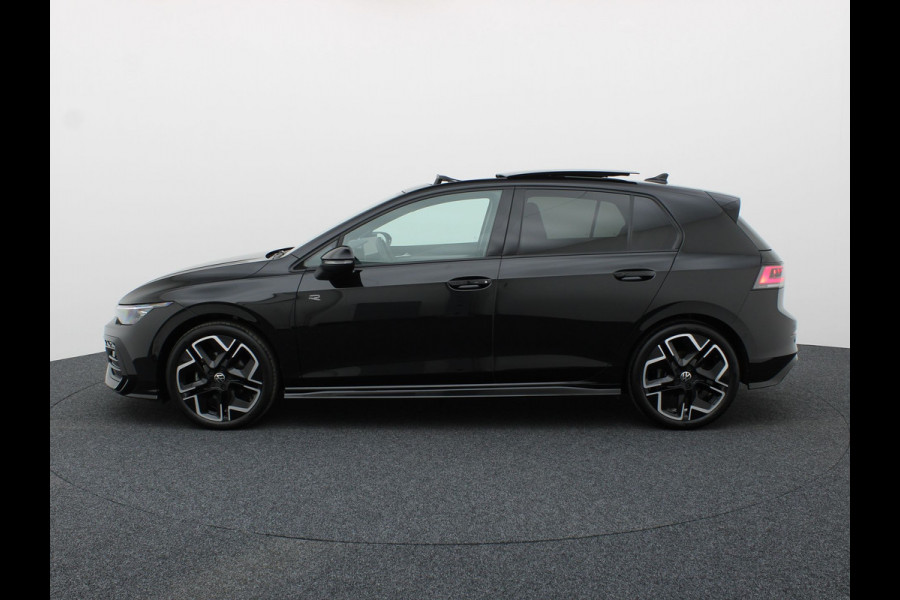 Volkswagen Golf 1.5 eTSI R-Line Edition | Pano | Keyless | Trekhaak wegkl. | IQ Light | Head Up | Harman/Kardon | Prijs Rijklaar!!