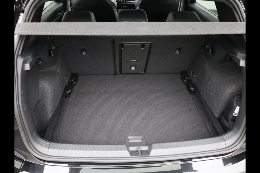 Volkswagen Golf 1.5 eTSI R-Line Edition | Pano | Keyless | Trekhaak wegkl. | IQ Light | Head Up | Harman/Kardon | Prijs Rijklaar!!