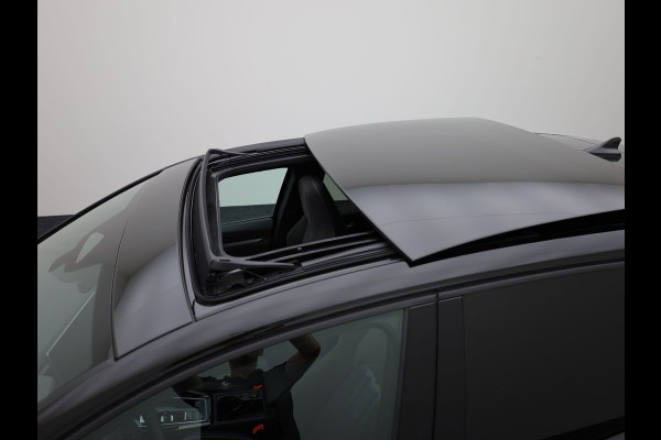 Volkswagen Golf 1.5 eTSI R-Line Edition | Pano | Keyless | Trekhaak wegkl. | IQ Light | Head Up | Harman/Kardon | Prijs Rijklaar!!