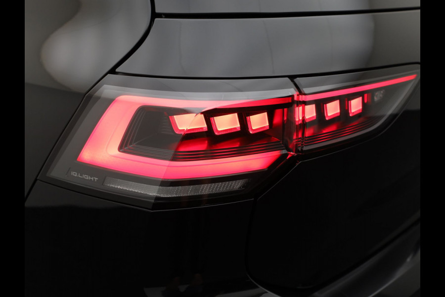 Volkswagen Golf 1.5 eTSI R-Line Edition | Pano | Keyless | Trekhaak wegkl. | IQ Light | Head Up | Harman/Kardon | Prijs Rijklaar!!
