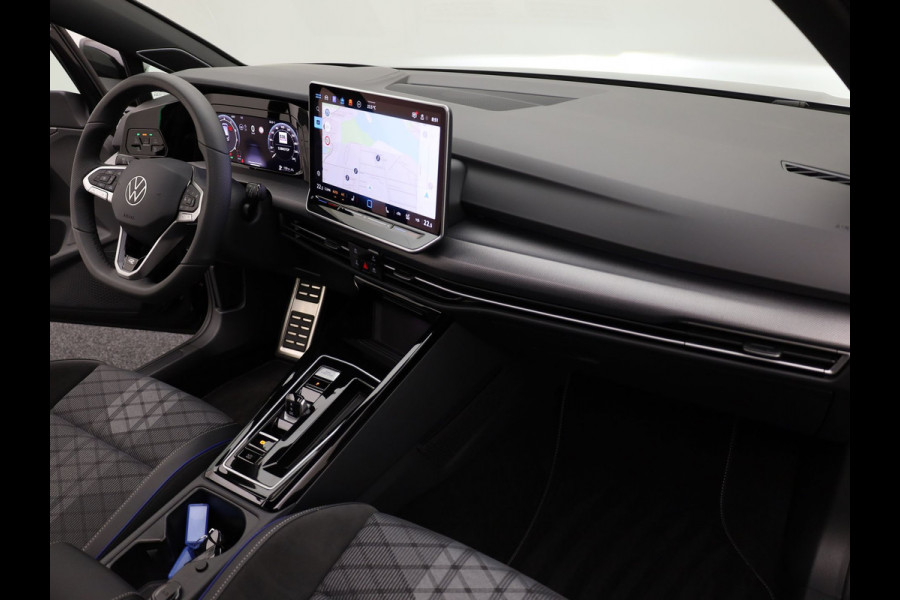 Volkswagen Golf 1.5 eTSI R-Line Edition | Pano | Keyless | Trekhaak wegkl. | IQ Light | Head Up | Harman/Kardon | Prijs Rijklaar!!
