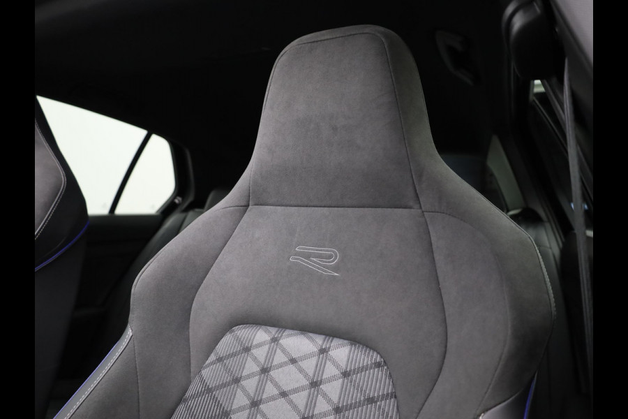 Volkswagen Golf 1.5 eTSI R-Line Edition | Pano | Keyless | Trekhaak wegkl. | IQ Light | Head Up | Harman/Kardon | Prijs Rijklaar!!