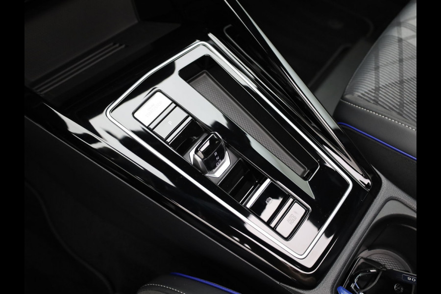 Volkswagen Golf 1.5 eTSI R-Line Edition | Pano | Keyless | Trekhaak wegkl. | IQ Light | Head Up | Harman/Kardon | Prijs Rijklaar!!