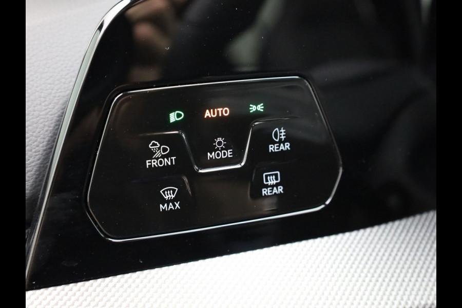 Volkswagen Golf 1.5 eTSI R-Line Edition | Pano | Keyless | Trekhaak wegkl. | IQ Light | Head Up | Harman/Kardon | Prijs Rijklaar!!