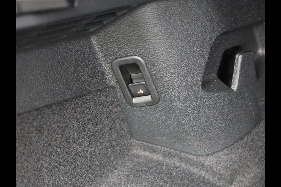 Volkswagen Golf 1.5 eTSI R-Line Edition | Pano | Keyless | Trekhaak wegkl. | IQ Light | Head Up | Harman/Kardon | Prijs Rijklaar!!