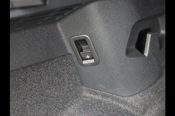 Volkswagen Golf 1.5 eTSI R-Line Edition | Pano | Keyless | Trekhaak wegkl. | IQ Light | Head Up | Harman/Kardon | Prijs Rijklaar!!