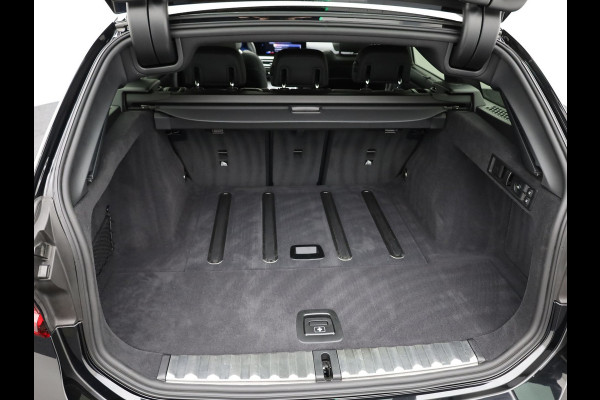 BMW 3 Serie Touring M340i xDrive | Pano | Keyless | Memory | Trekhaak | Laser | Head Up | 19'' | Prijs Rijklaar!!